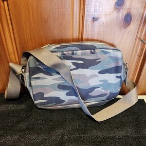 Thirty One Camo All Zipped Up Crossbody